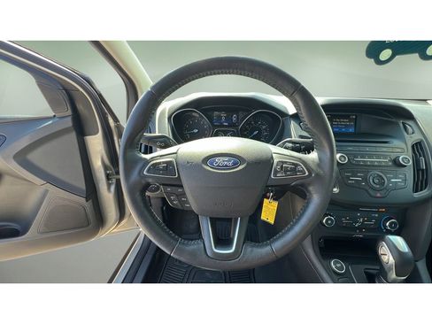 Used 2015 Ford Focus SE w/ SE Cold Weather Package FWD image 22