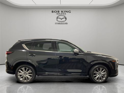 Used 2025 Chevrolet Traverse RS FWD image 6
