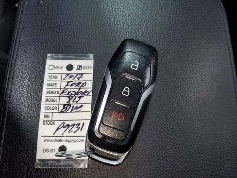 Used 2017 Ford Explorer XLT image 32