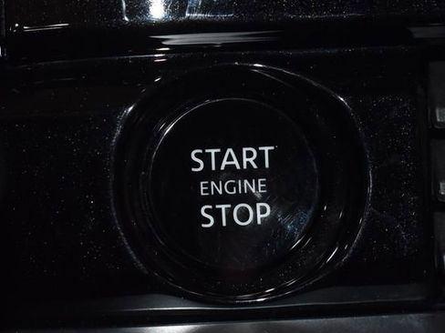 Used 2025 Nissan Pathfinder SL image 25