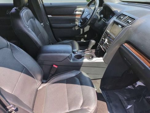 Used 2018 Ford Explorer Limited w/ Equipment Group 301A AWD/4WD image 36