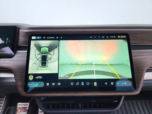 Used 2023 Rivian R1S Adventure image 30