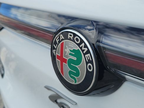 Used 2025 Alfa Romeo Tonale image 6