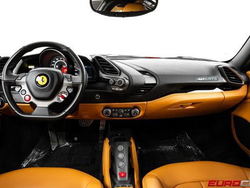 Used 2019 Ferrari 488 GTB RWD image 28