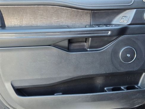 Used 2021 Ford Expedition Limited image 11