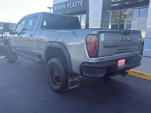 Used 2024 GMC Sierra 2500 AT4X image 2