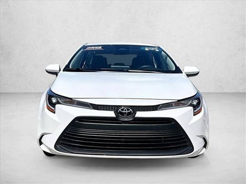 Used 2025 Toyota Corolla LE FWD image 3