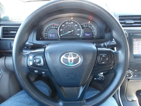 Used 2015 Toyota Camry LE FWD image 13