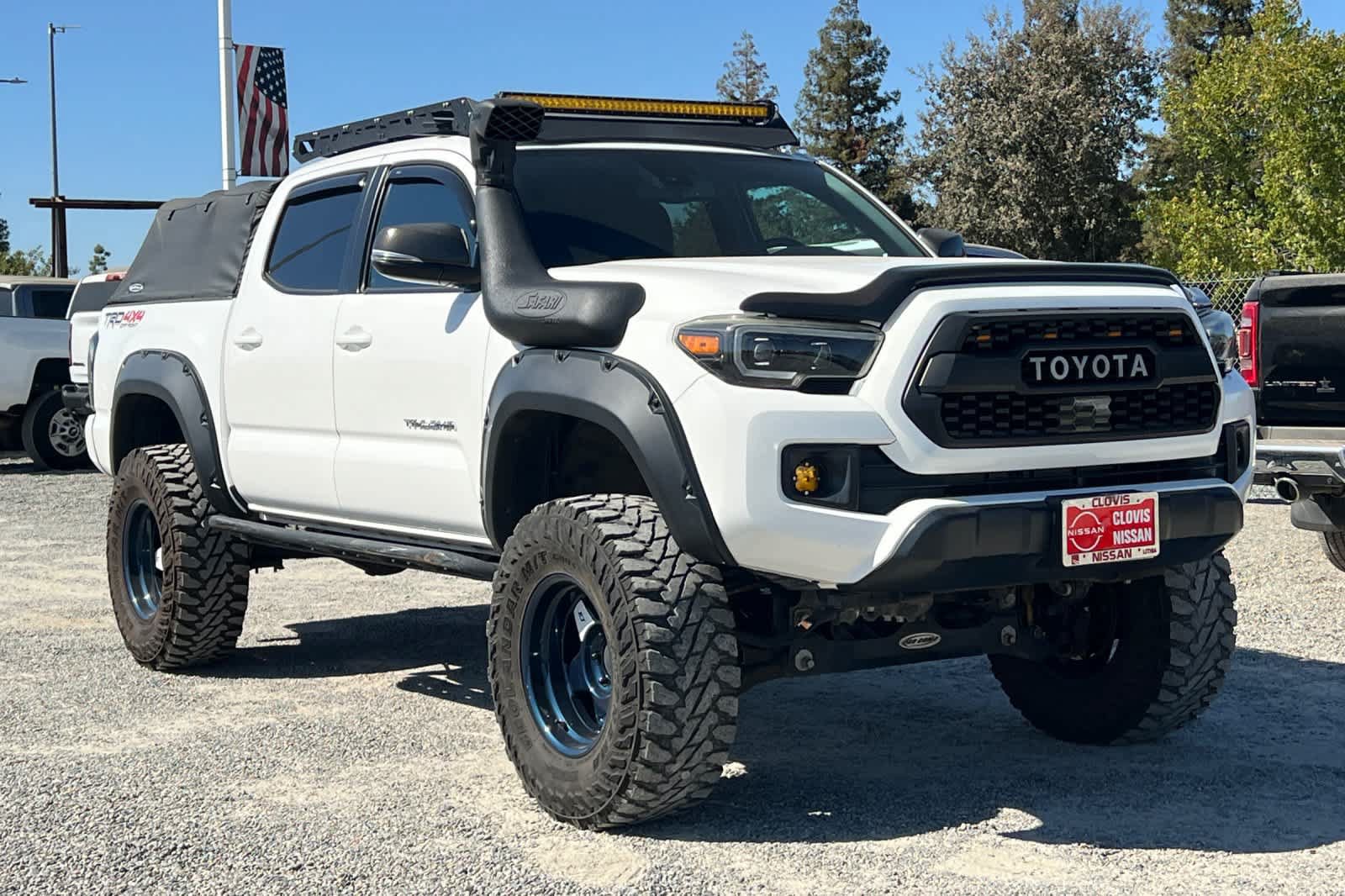 Used 2019 Toyota Tacoma TRD Off-Road w/ Technology Package AWD/4WD image 10