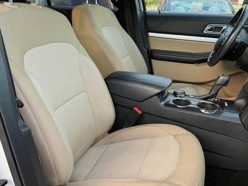 Used 2017 Ford Explorer XLT w/ Equipment Group 201A AWD/4WD image 7