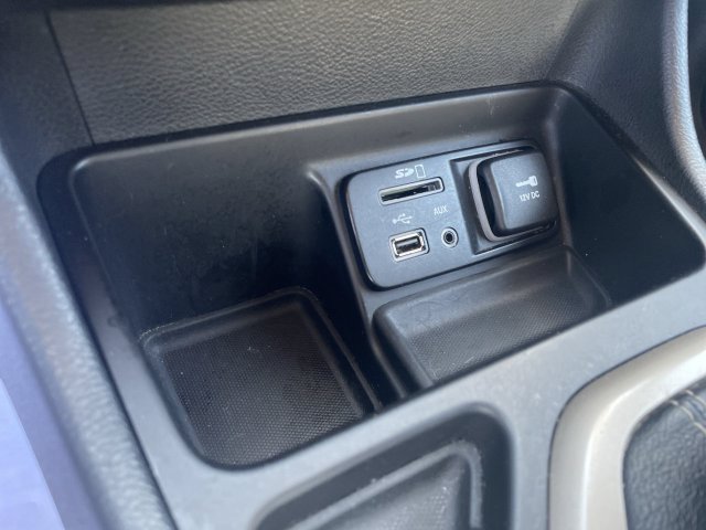 Used 2016 Jeep Cherokee Limited FWD image 22