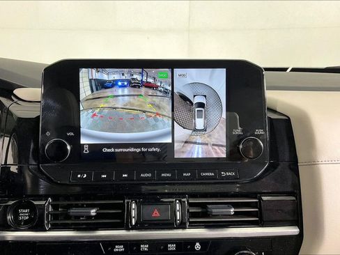 Certified 2025 Nissan Pathfinder SL image 30