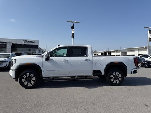 Used 2024 GMC Sierra 2500 Denali w/ Denali Reserve Package AWD/4WD image 8