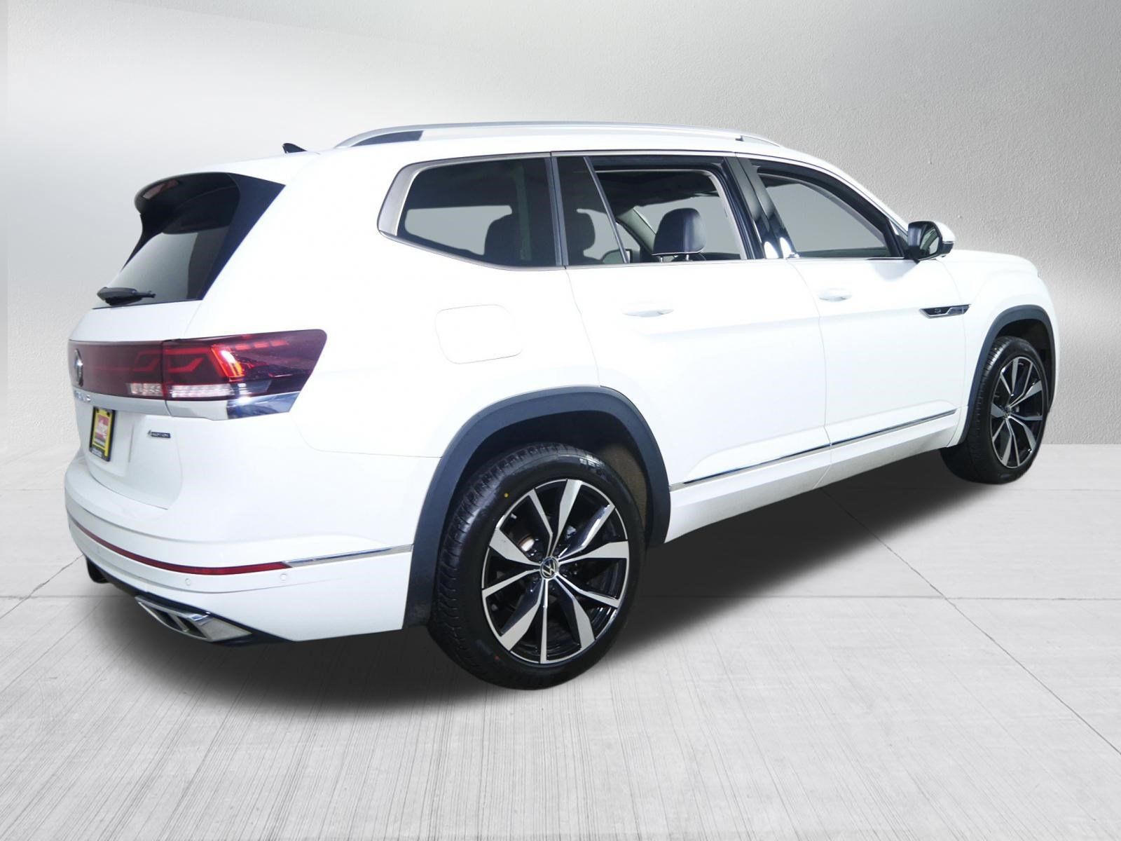 Used 2024 Volkswagen Atlas SEL Premium R-Line AWD/4WD image 7