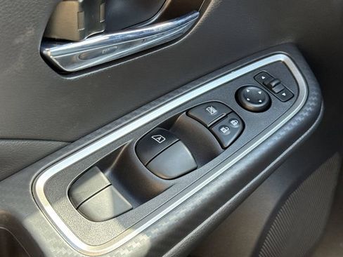 New 2025 Nissan Versa SR w/ Trunk Package image 23