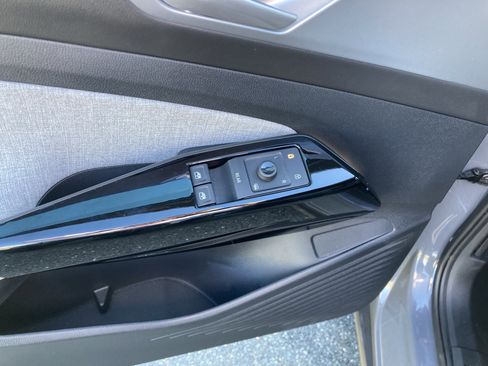 Used 2023 Volkswagen ID.4 Pro image 13