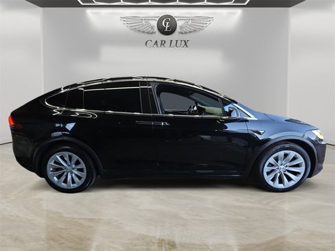 Used 2018 Tesla Model X 75D image 6