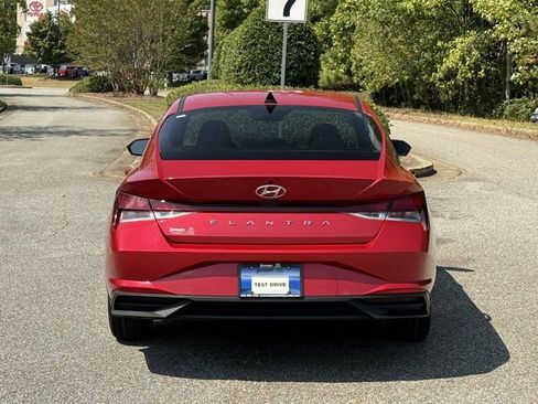 Used 2023 Hyundai Elantra SEL image 4