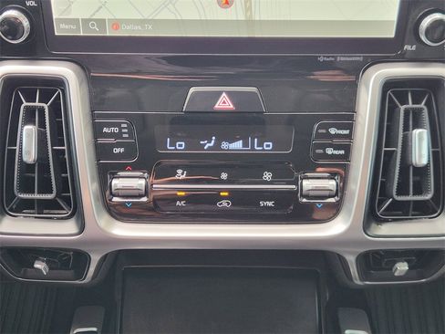 Used 2023 Kia Sorento EX image 17