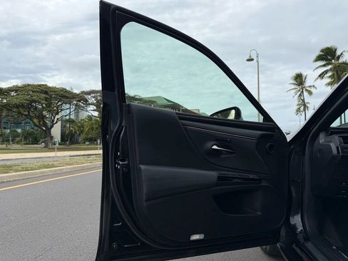 Used 2022 Lexus ES 350 Luxury image 13