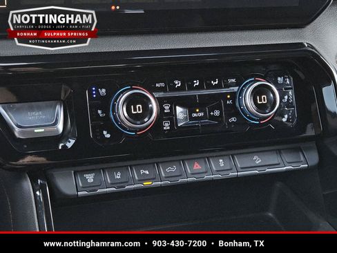 Used 2025 GMC Sierra 2500 AT4 AWD/4WD image 14