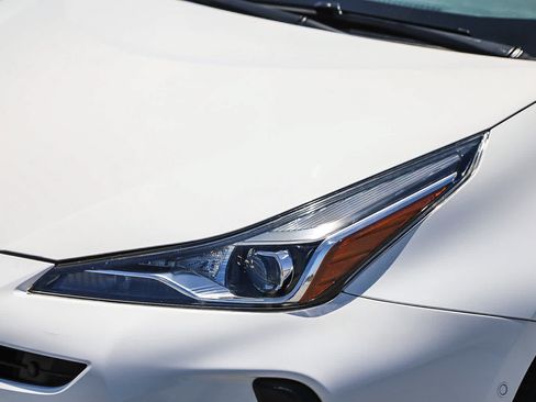 Certified 2020 Toyota Prius LE FWD image 9