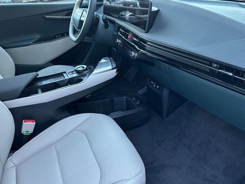 New 2025 Kia EV6 Wind image 16