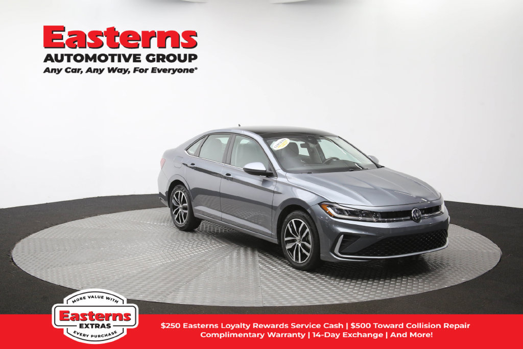 Used 2025 Volkswagen Jetta SE FWD image 49