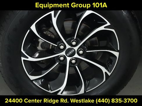 Used 2025 Lincoln Nautilus Premier AWD/4WD image 12