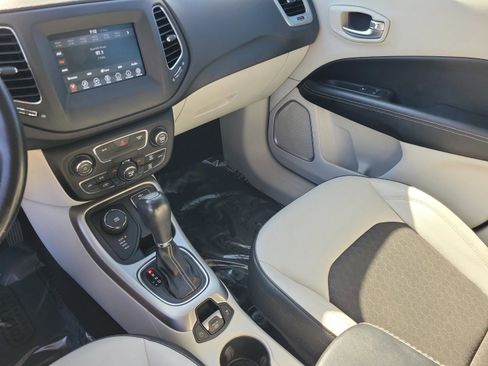 Used 2019 Jeep Compass Latitude image 33
