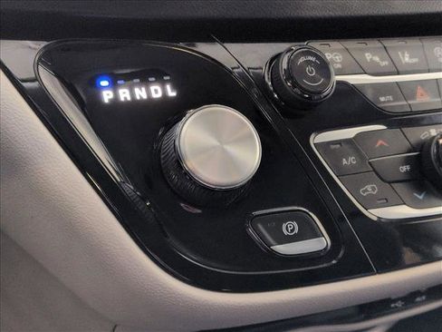 Used 2020 Chrysler Pacifica Touring-L w/ Advanced Safetytec Group image 12