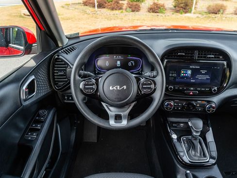 Used 2025 Kia Soul S FWD image 23