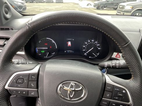 Used 2023 Toyota Sienna XLE Woodland Edition image 12