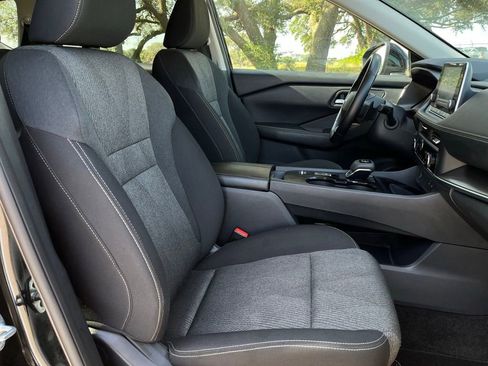 Used 2025 Nissan Rogue SV FWD image 10