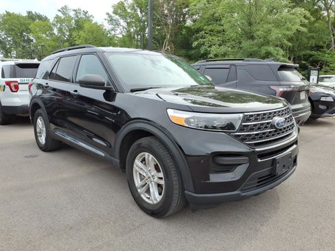 Used 2023 Ford Explorer XLT AWD/4WD image 1