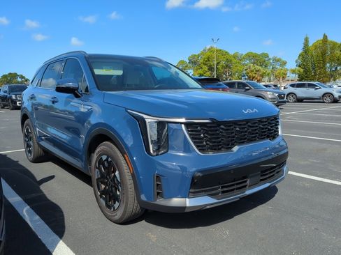 Certified 2025 Kia Sorento S w/ Panoramic Sunroof Package image 1