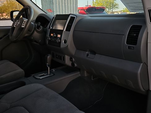 Used 2020 Nissan Frontier SV image 21