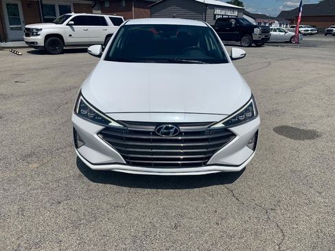 Used 2020 Hyundai Elantra Limited w/ Cargo Package (C1) FWD image 3
