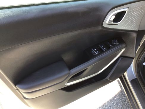 Used 2024 Kia Soul LX FWD image 10
