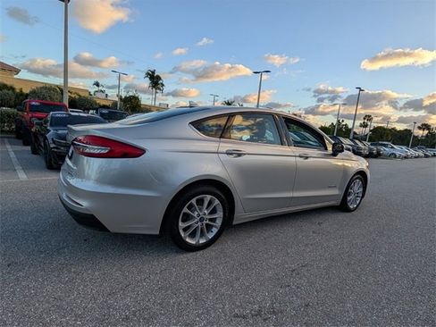 Used 2019 Ford Fusion SE image 14