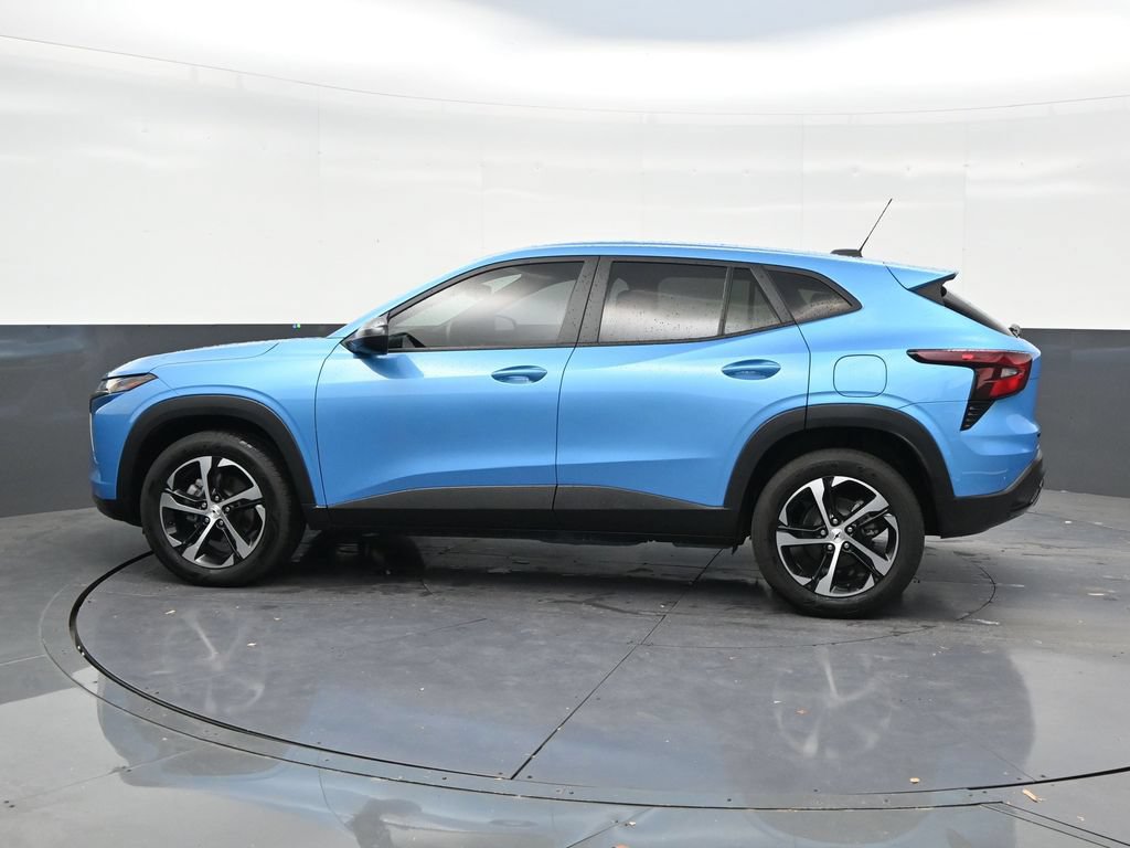 Used 2025 Chevrolet Trax RS FWD image 2