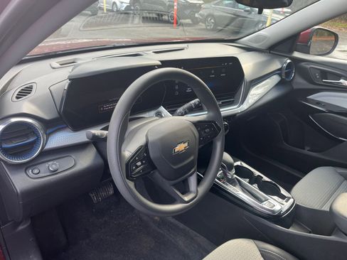 Used 2025 Chevrolet Trax LT image 25