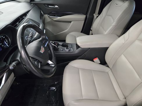 Used 2023 Cadillac XT4 Luxury w/ Cold Weather Package FWD image 15