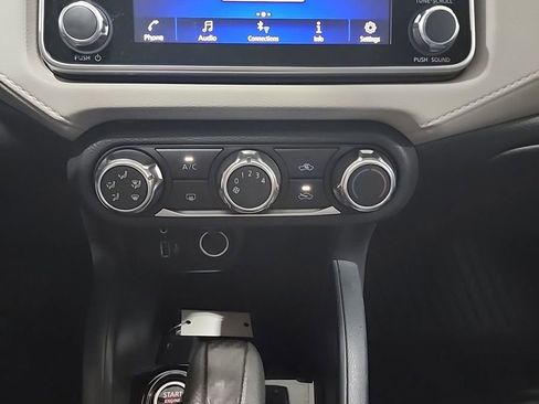 Used 2022 Nissan Versa SV image 9