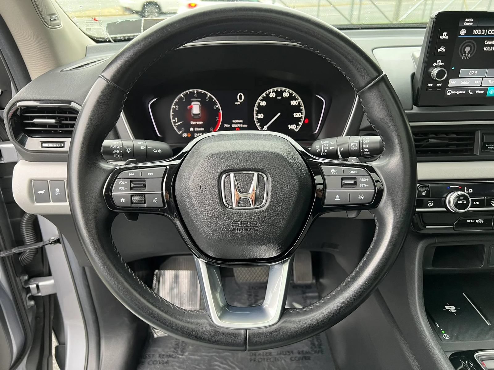 Used 2025 Honda Pilot Touring image 17