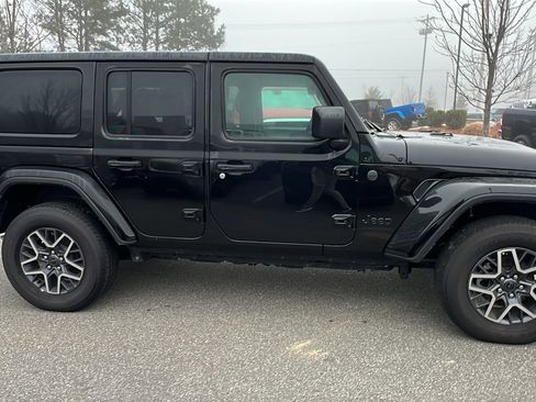 Used 2025 Jeep Wrangler Sahara image 7