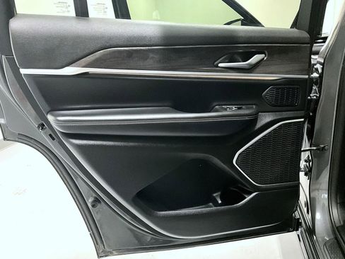 Used 2021 Jeep Grand Cherokee L Limited w/ Trailer Tow Group (B) image 17