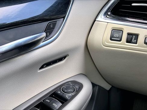 Used 2020 Cadillac XT6 Premium Luxury FWD image 32