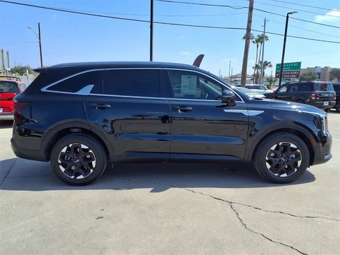 Certified 2025 Kia Sorento S image 8