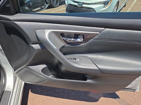 Used 2013 Nissan Altima 2.5 SL w/ Technology Pkg FWD image 17